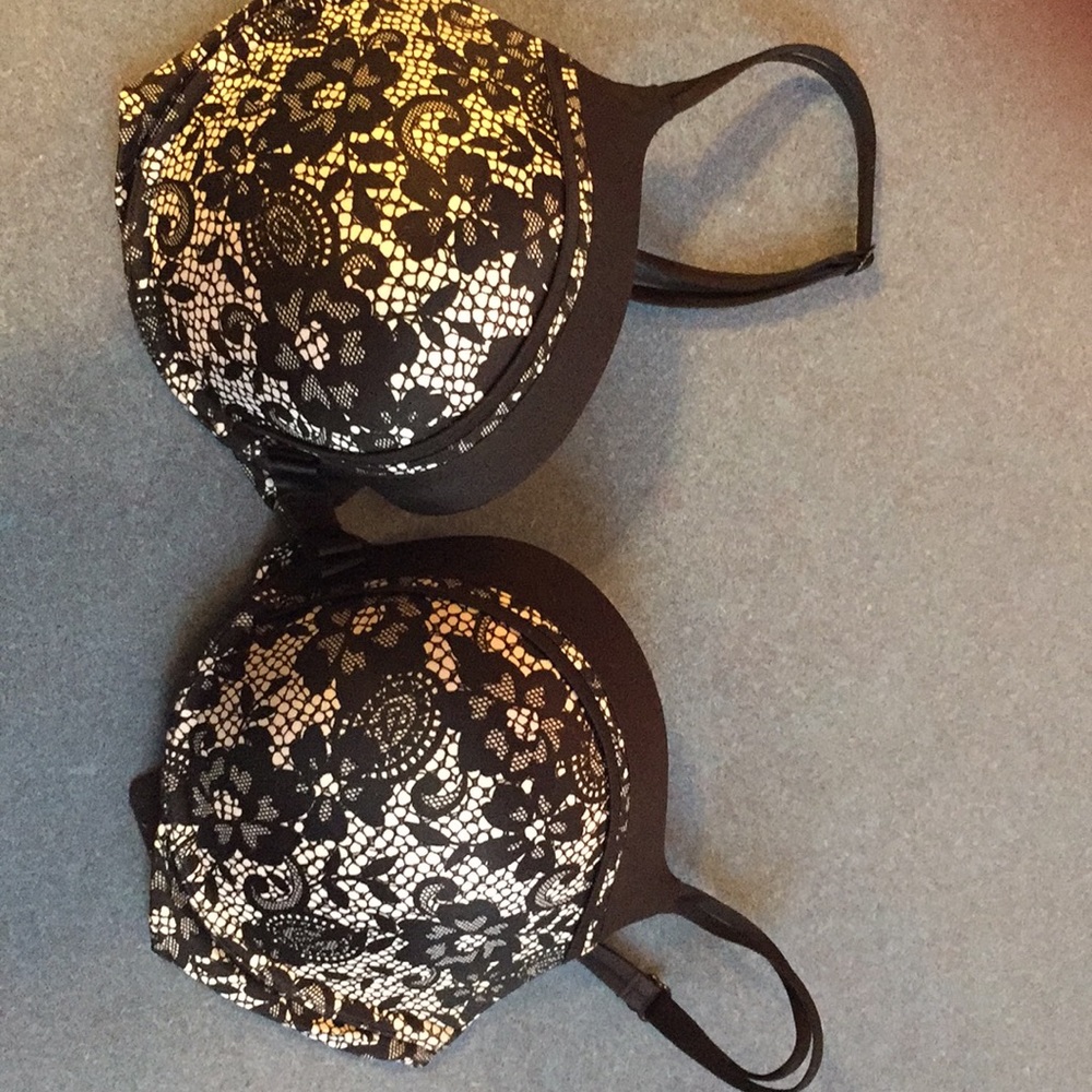 Victoria’s secret padded bra size 34DD. Very sexy